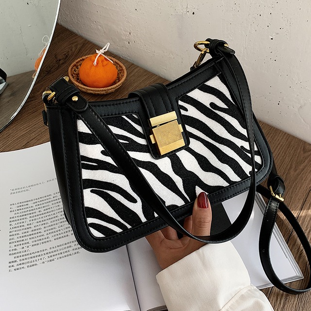 今年人気の女性用ワンショルダー脇の下小袋、女性用バッグ、2020年の新しい流行のファッションネットレッドオールマッチメッセンジャーバッグ Tiancai_Wing_Bag57224903313