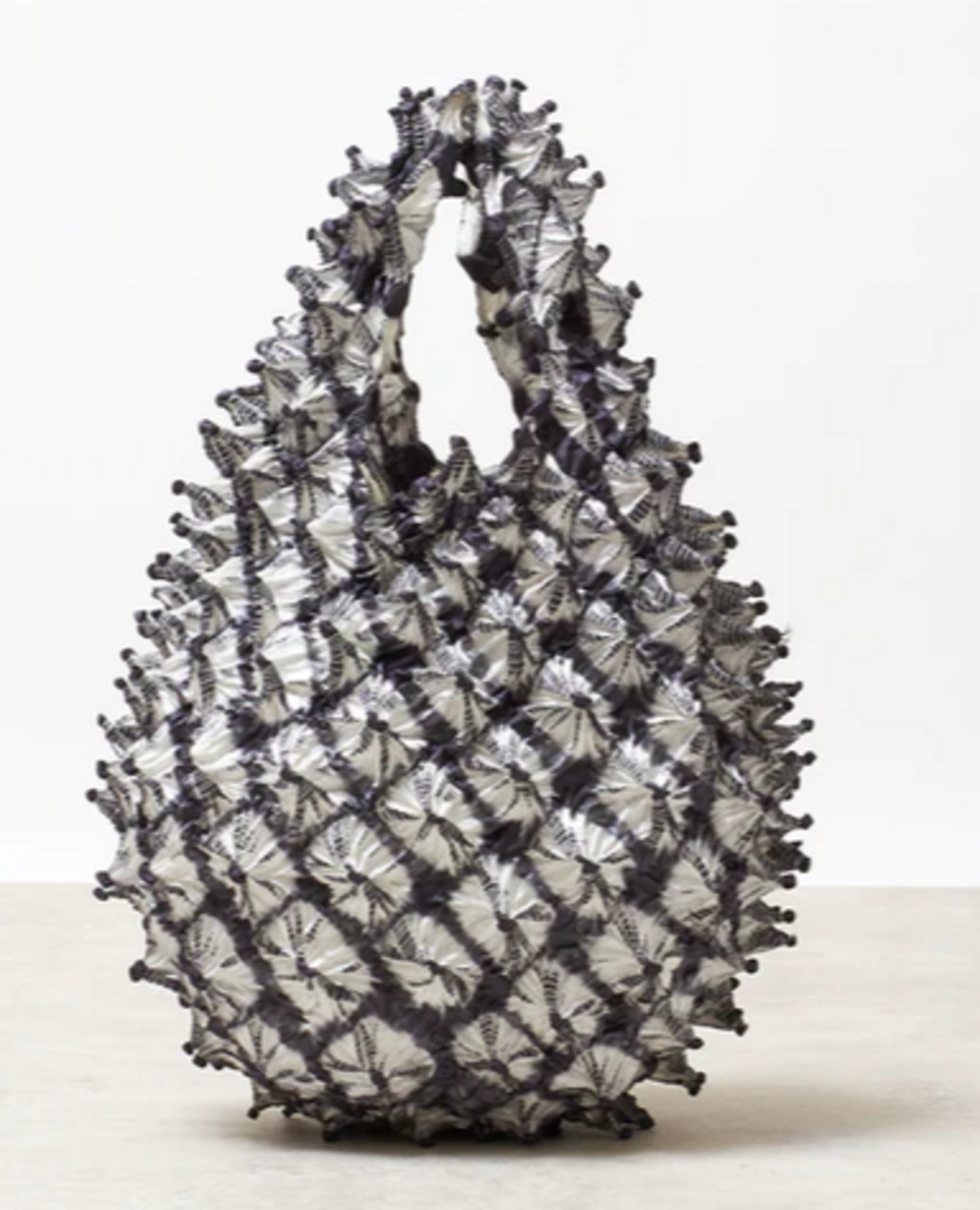 【送料無料】BUNZABURO 文三郎 / Petit Bag Tie Dye Pattern WHITE/BLACK - 1