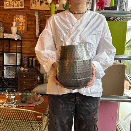 India  Iron hammer flower vase　インド　アイアンハンマーフラワーベース　C　鉄製　花瓶　フラワースタンド　モダン　ギフト　誕生日　引っ越し祝い