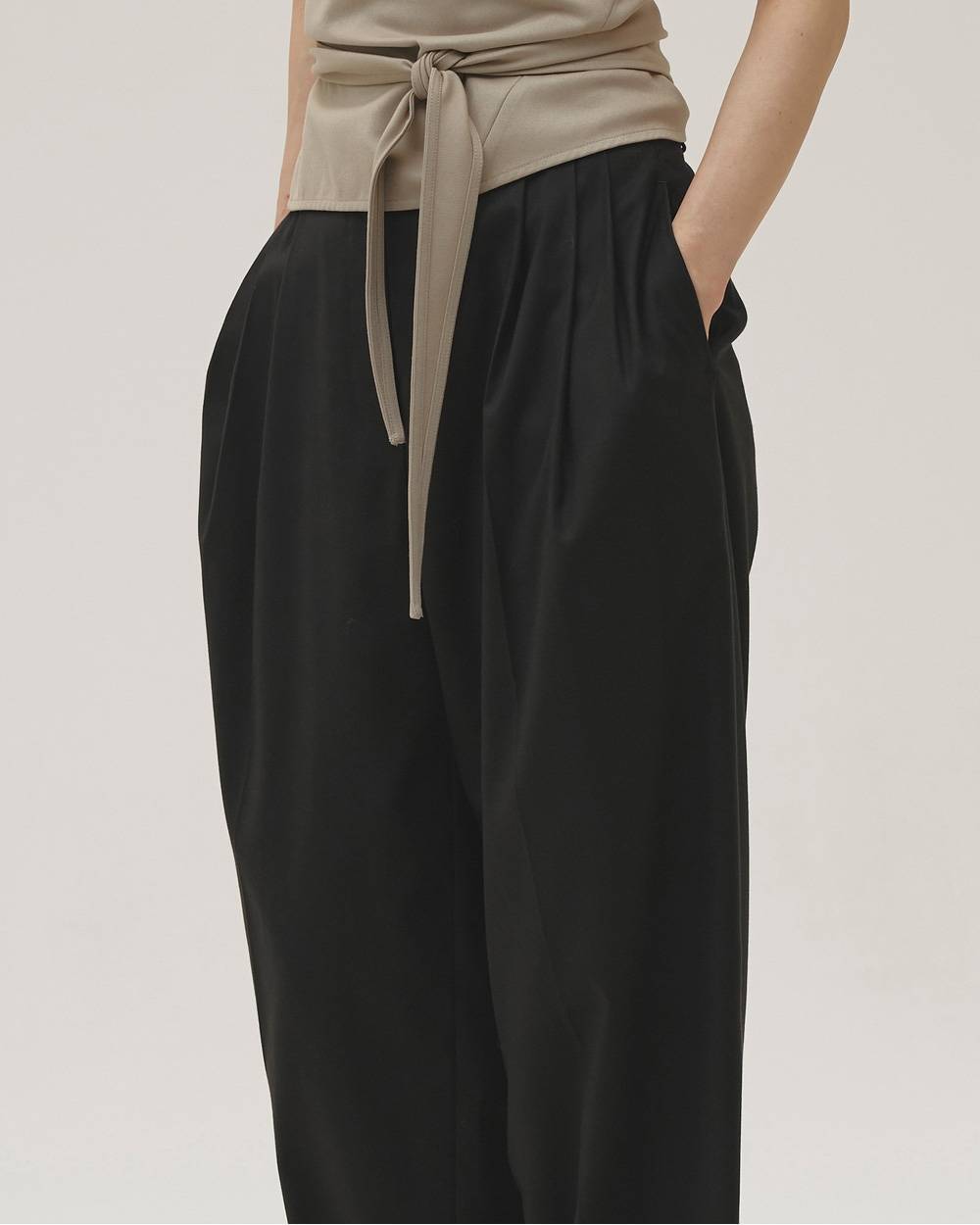 TODAYFUL(トゥデイフル) Lightweight Tuck Trousers | サウスオレンジ