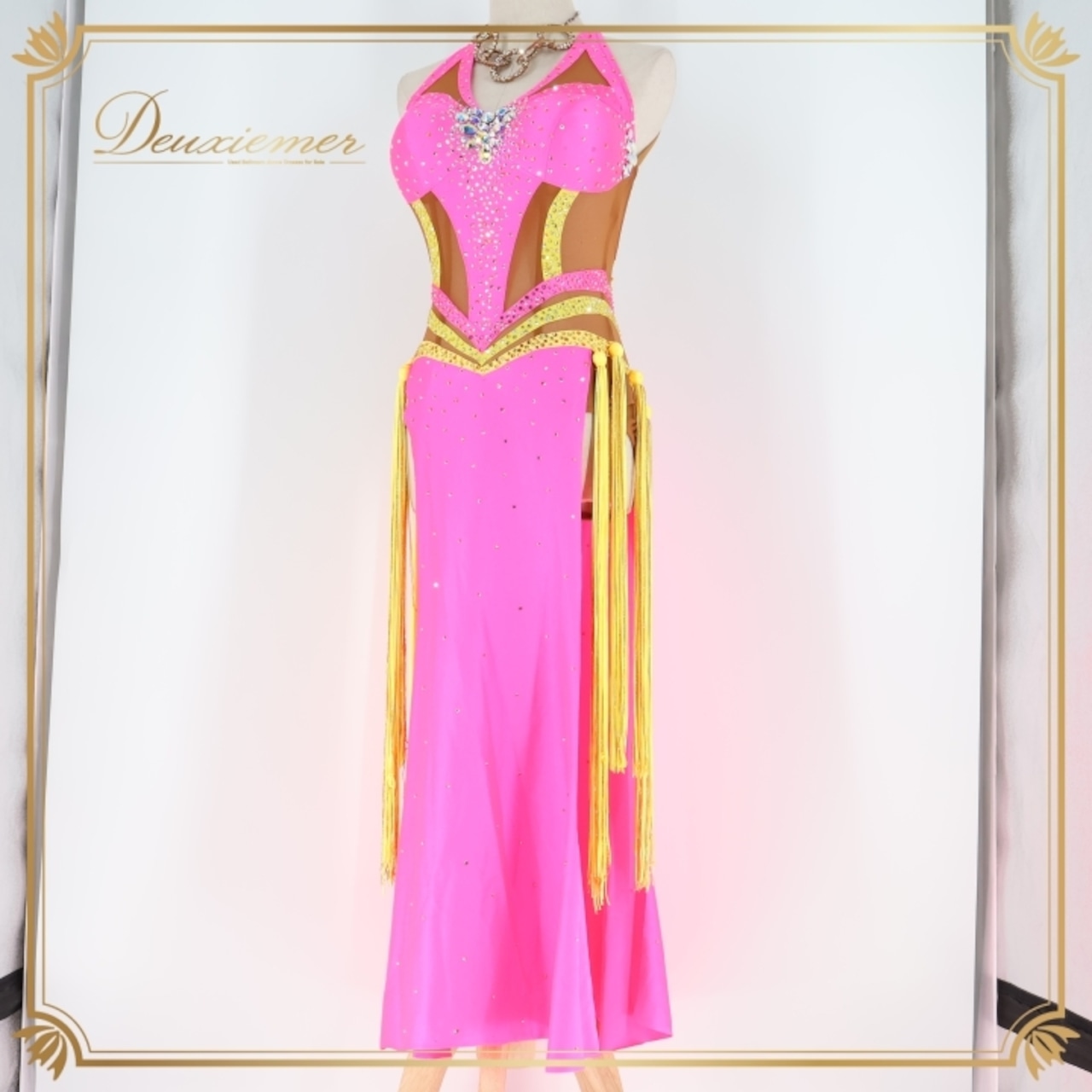 社交ダンス 衣装 チャコット Chacott ラテン ドレス ワンピース デモ 競技 ダンス パーティ 発表会 特徴的 個性的 フリンジ 蛍光 ピンク系 イエロー系 日本製 ダンス衣装 エレガント 大人用 デモ用 ドレスバッグ付き 華やか 競技用 ダンスパーティ用