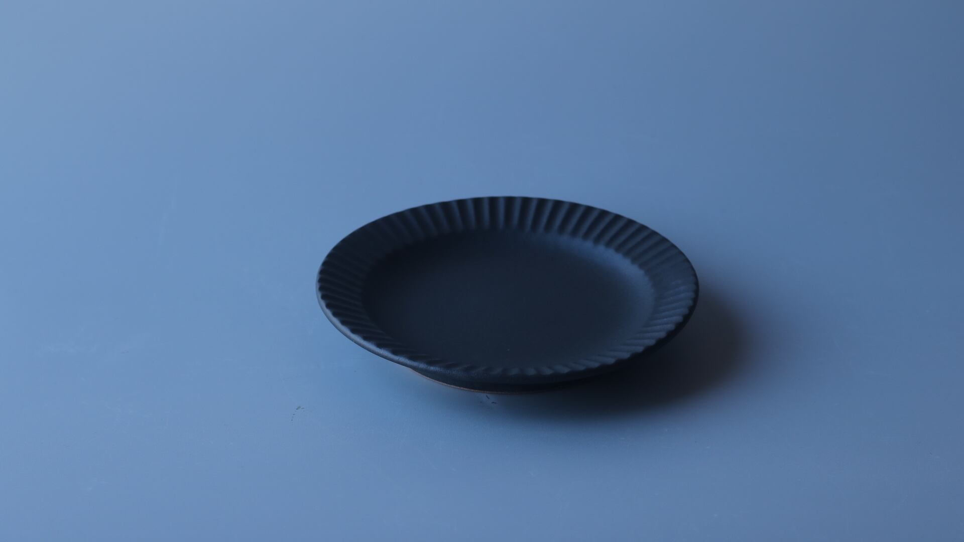 しのぎ皿 小 黒