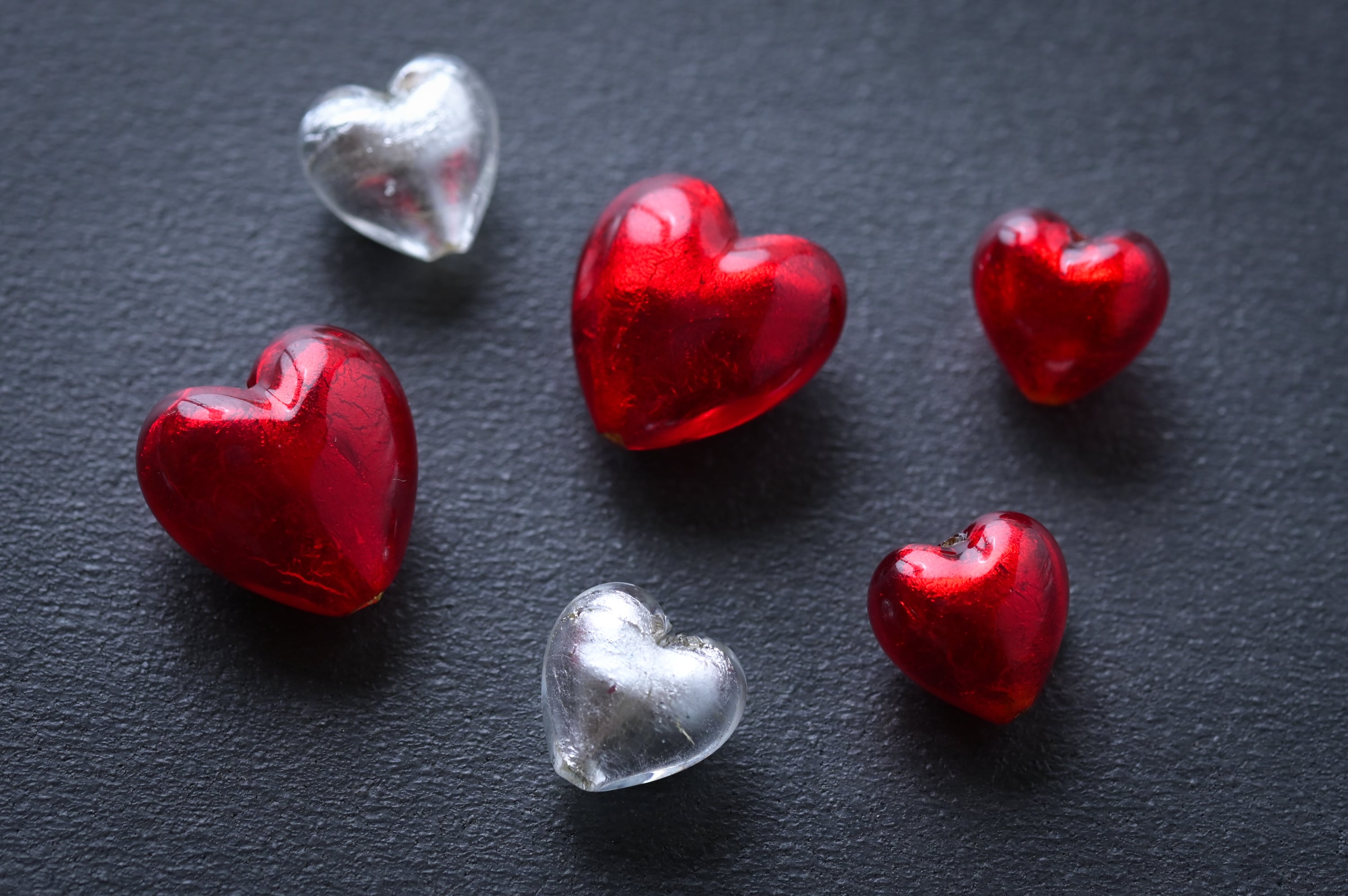 ベネチアンガラスビーズ ハート形 12ミリ 赤 白 | チェコガラスボタン