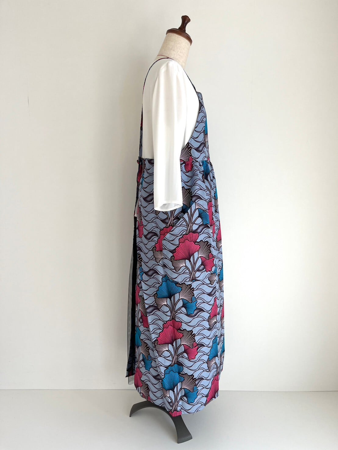 専用✤エプロン✤アフリカ布 アフリカ布のナチュラルエプロン 銀杏リーフ/グレー | lalaproducts