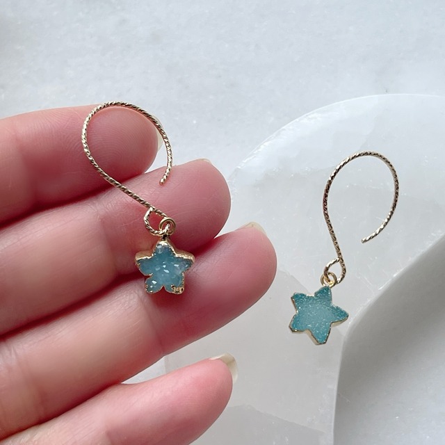 【超美石】ドゥルージークォーツ（水晶結晶）　お星さま型　ピアス　＜スカイブルー＞　1883