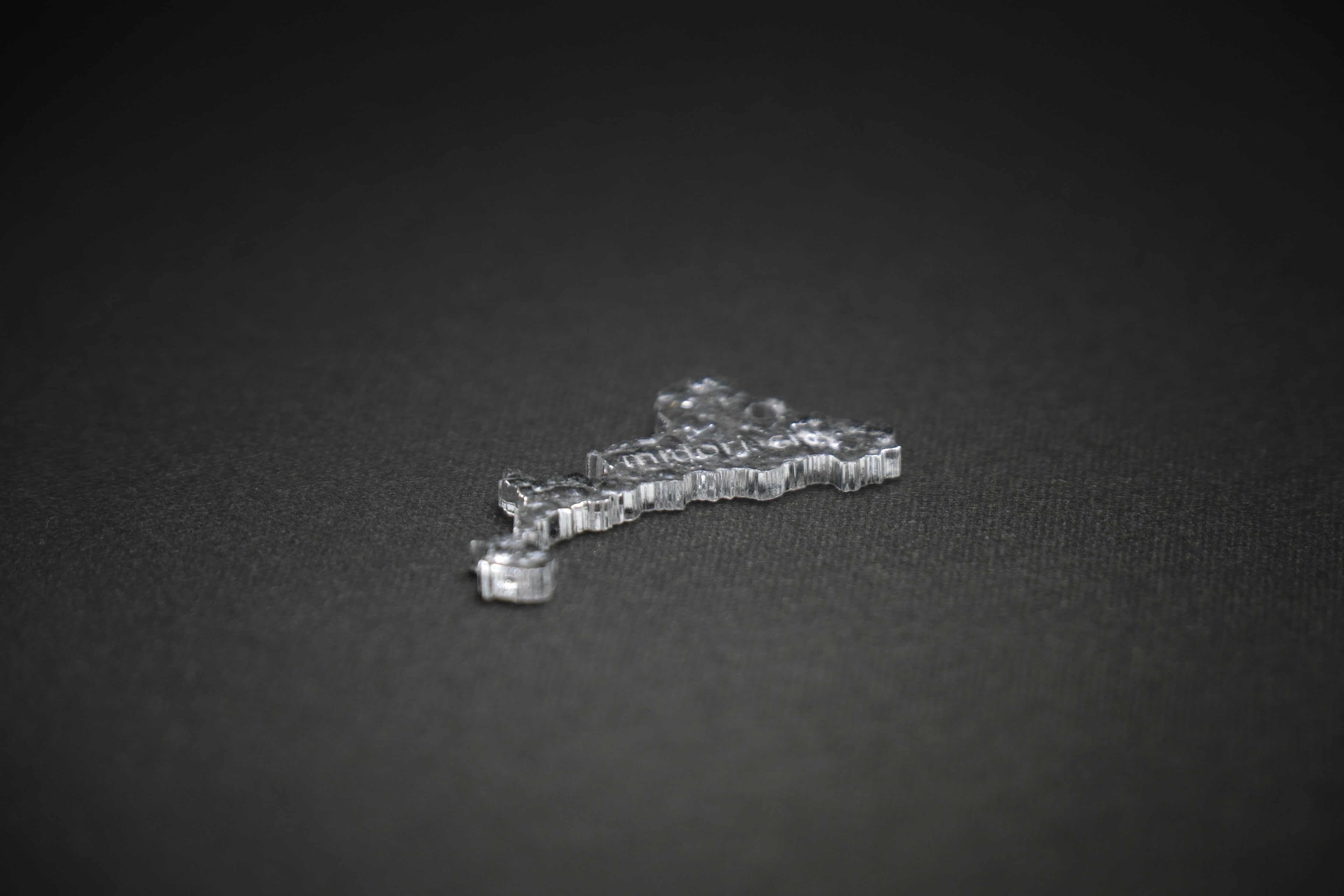 地域でかたどった、水面のような爽やかカラフルピアス【群馬県&みどり市&草木湖】