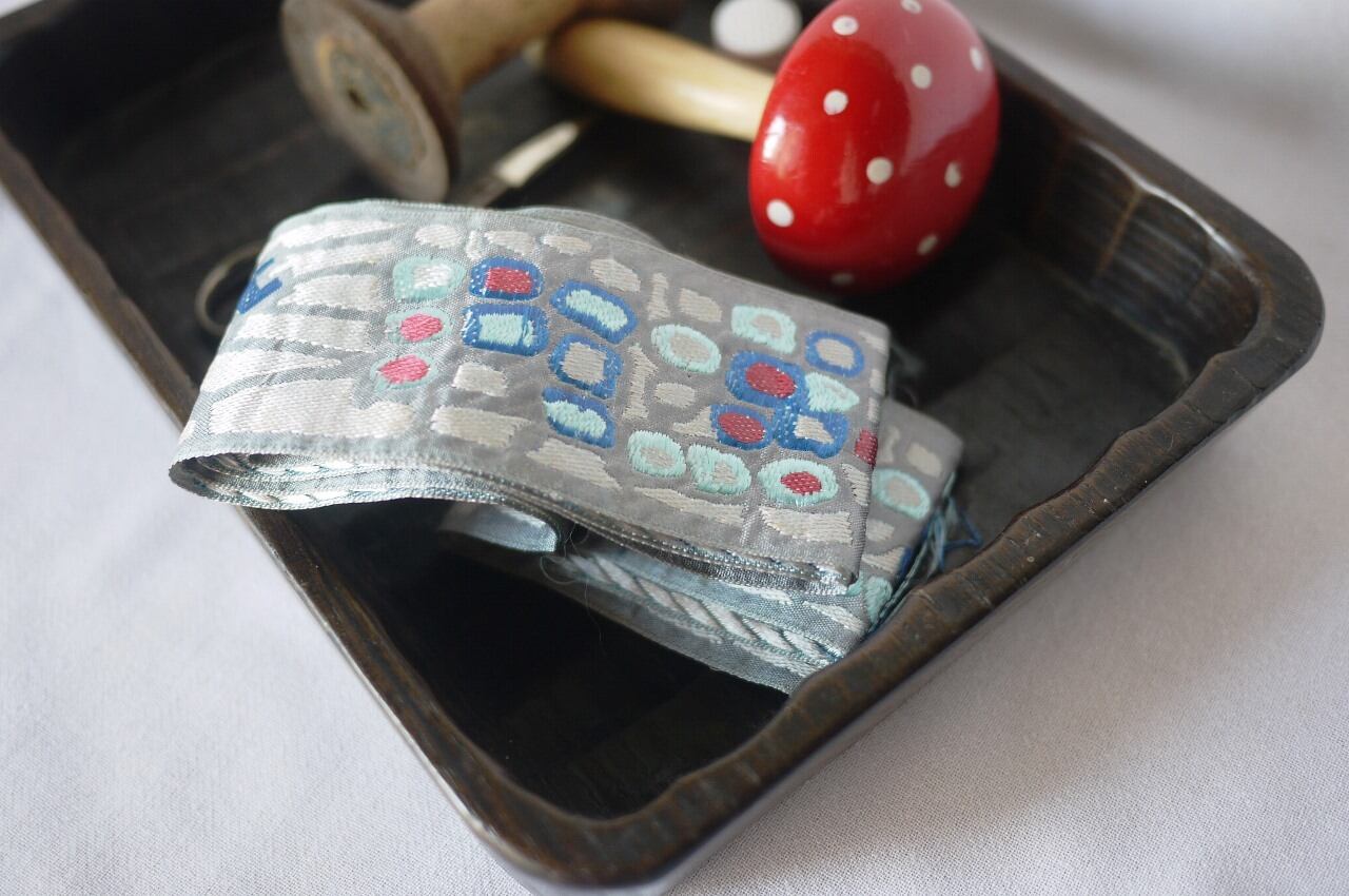 フランス ヴィンテージ刺繍リボン 5㎝幅110㎝ アンティークパリ グレー