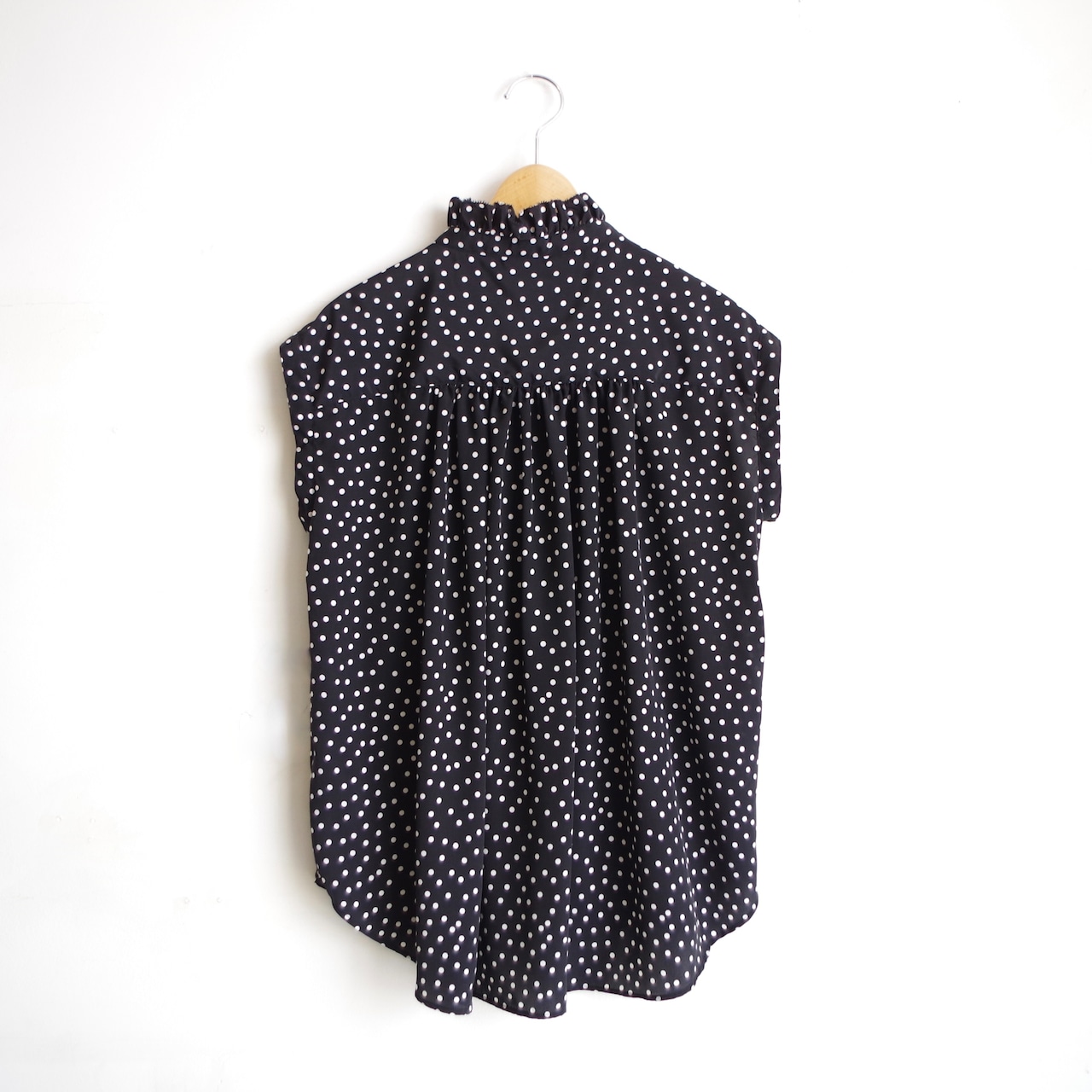 Pale Jute polka dot band sleeve blouse