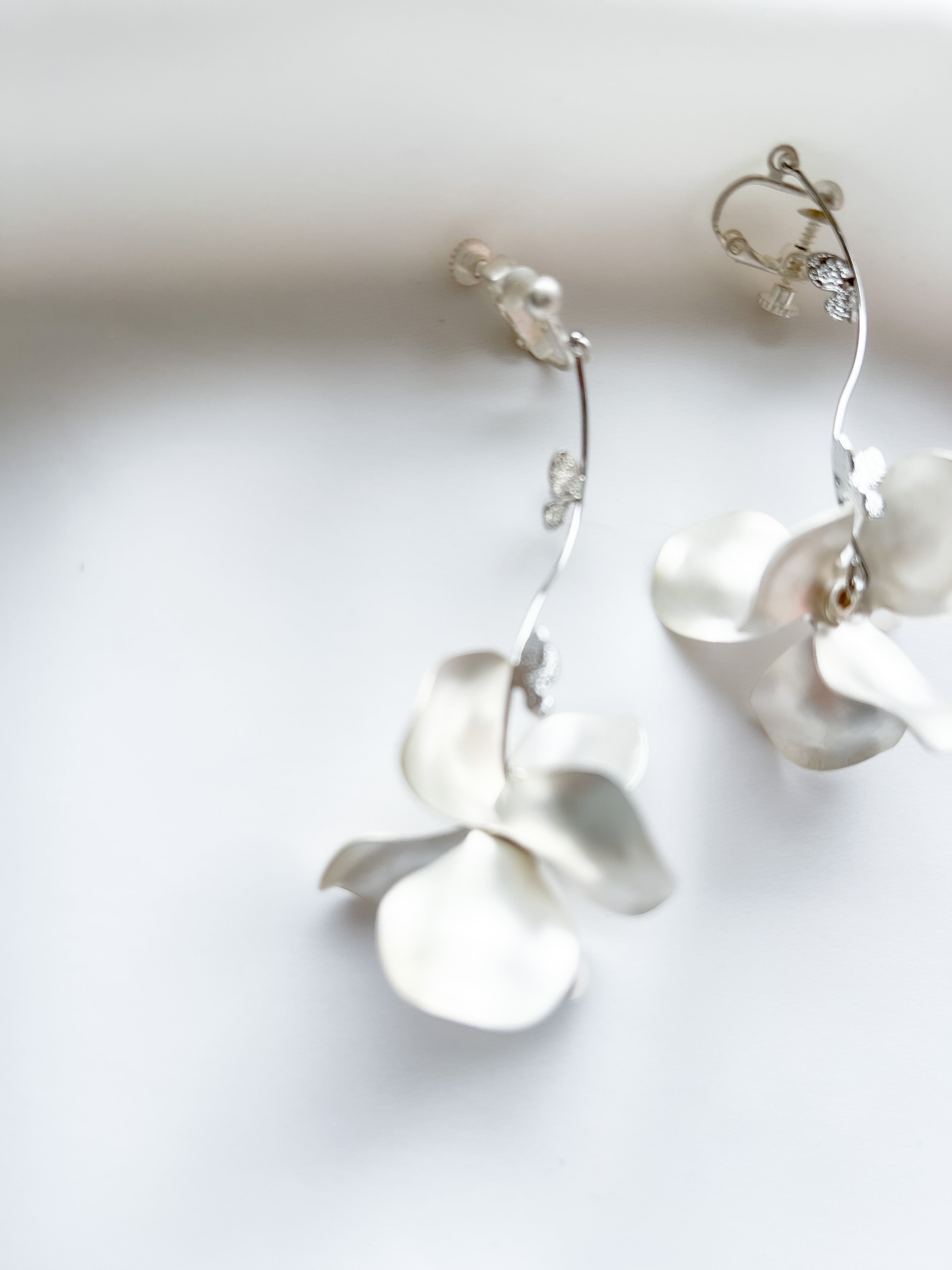 ゼクシィ掲載】mat silver butterfly | ブライダルアクセサリー flua 