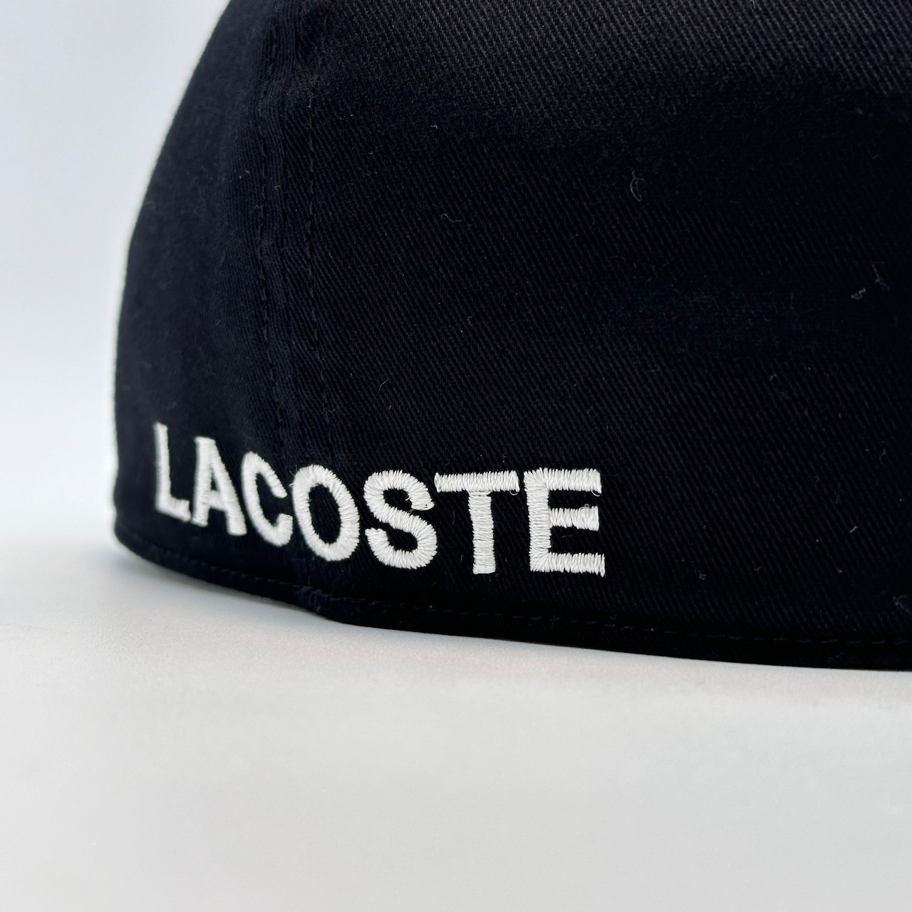 LACOSTE FLAT VISOR CAP 全2種