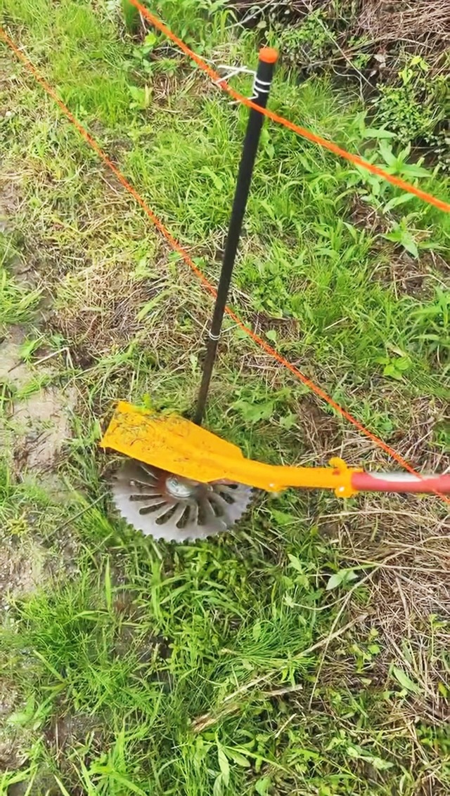 『電柵護君』電柵まわりを刈る時のストレスを減らす