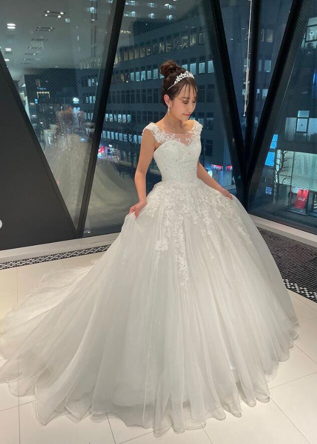 【美品】レース＆サテン2枚重ね　ノースリーブウェディングドレス レース＆サテン2枚重ね ノースリーブ ウエディングドレス