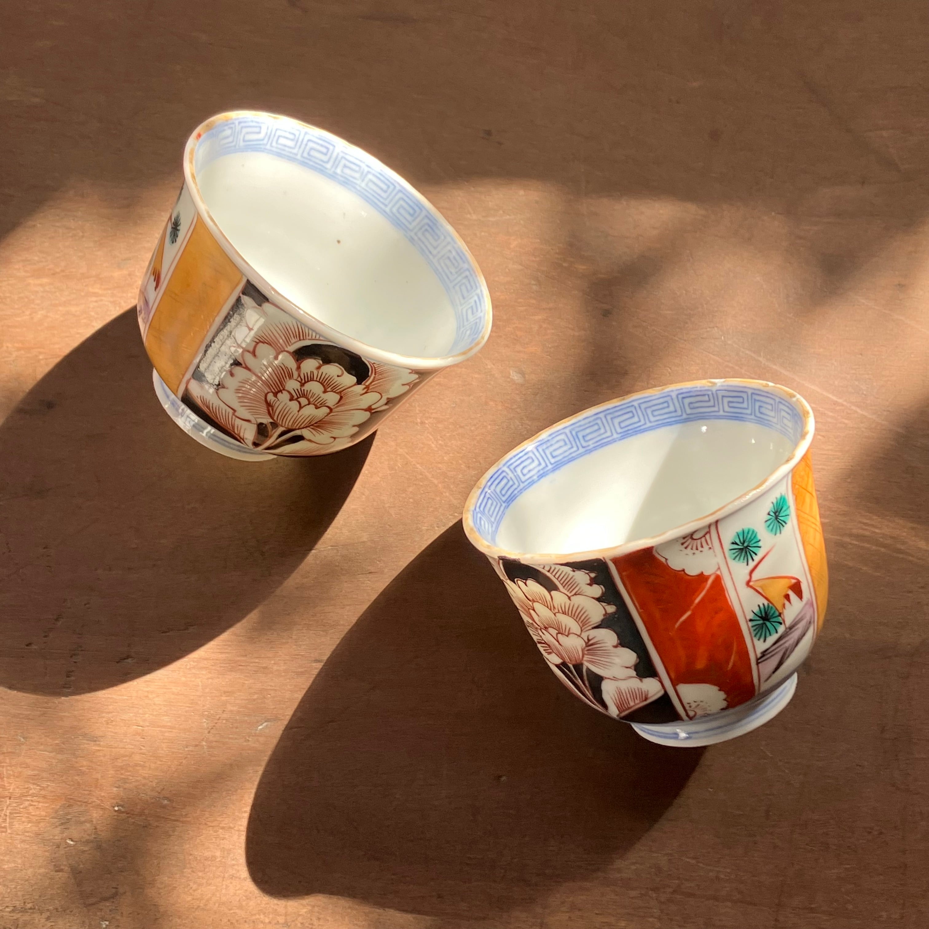 古伊万里/錦絵湯呑 | 夏ノ庭 アトリエギャラリー・書架（喫茶室）