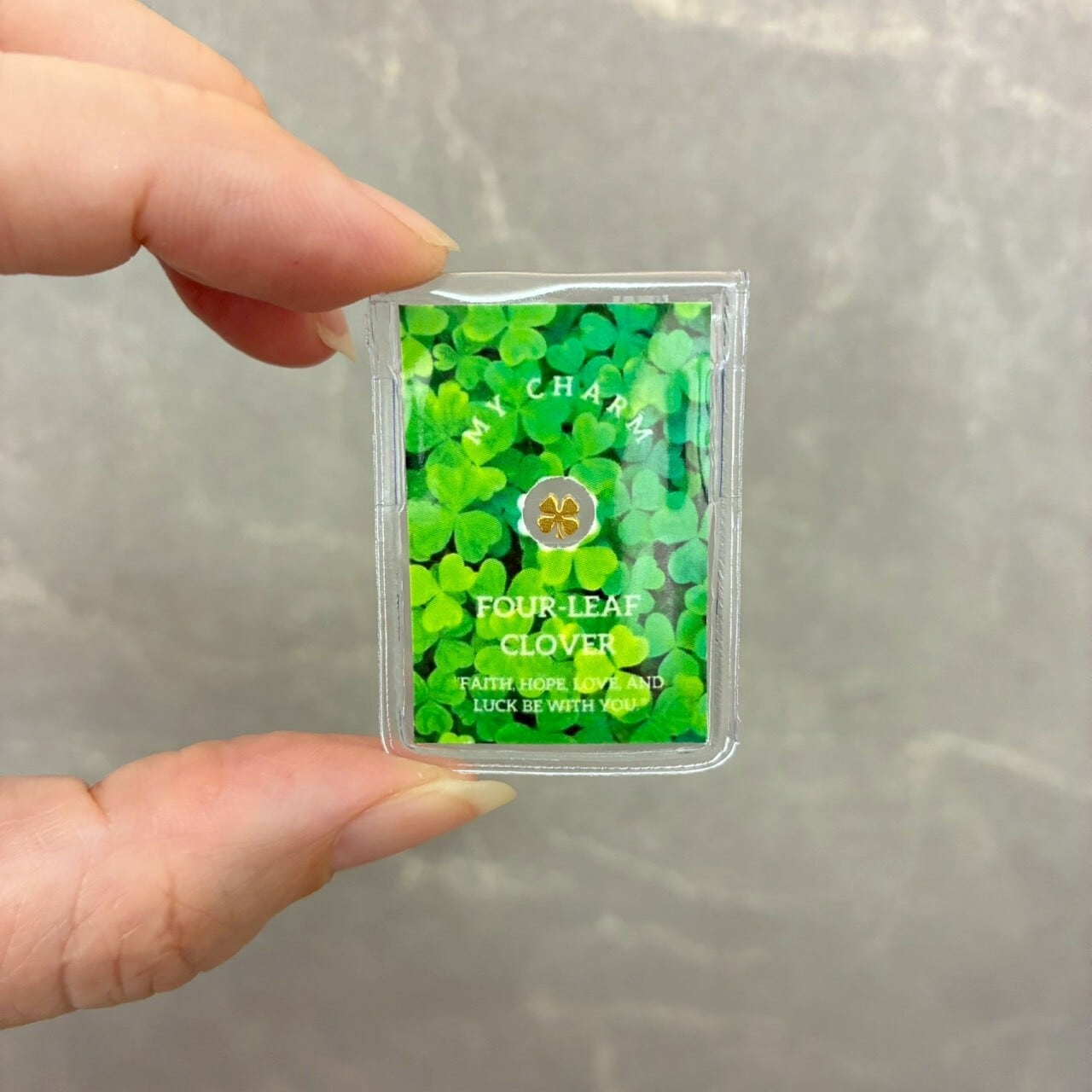 純金の四つ葉のクローバーのお守り 約0.1g (極小) JUNGOLD【RNP01296