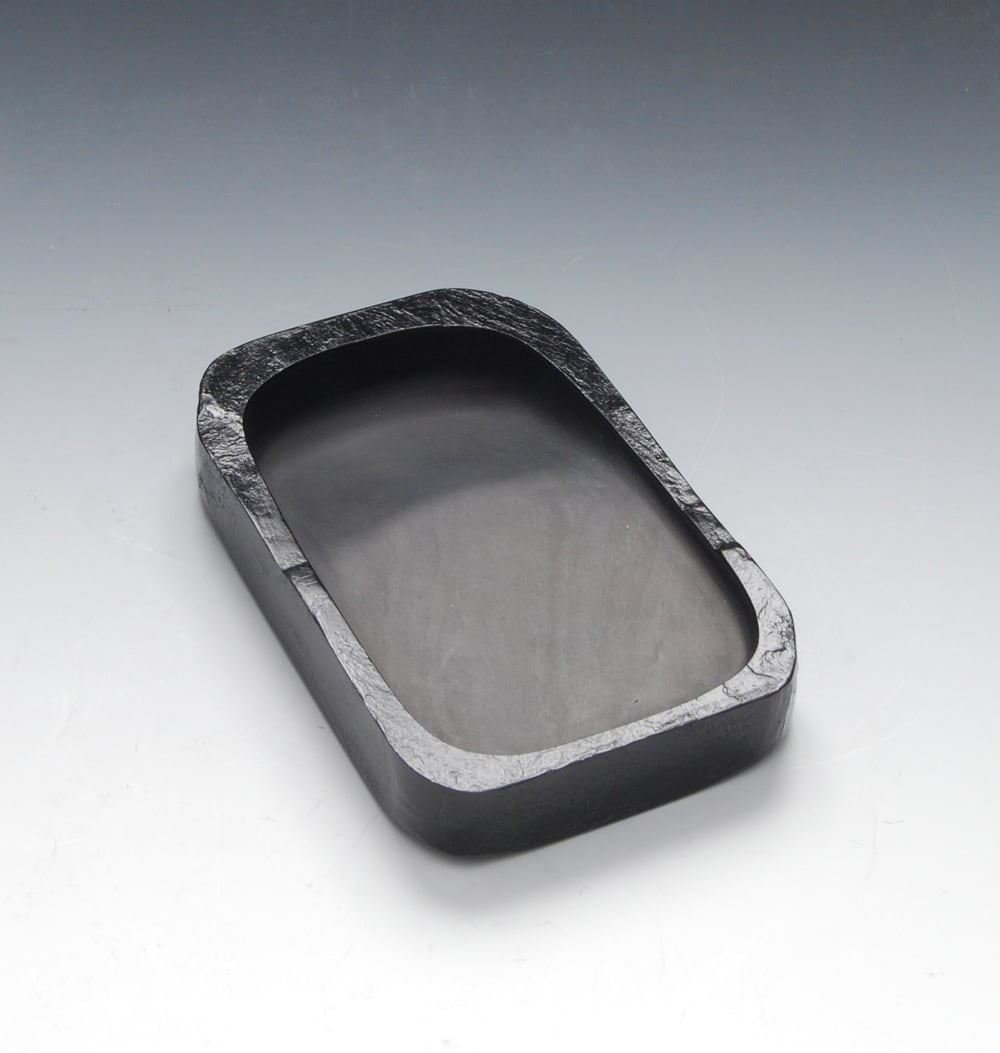 ⭕️雄勝硯　2kg超の大型特殊硯　木製蓋付き　墨持ち良い　美形美品 ⭕️雄勝硯 2kg超の大型特殊硯 木製蓋付き 墨持ち良い 美形