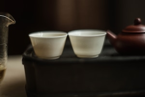 全印馬蹄・北白川糕糰店オリジナル＊復刻古徳化手拓白磁杯（型作り・手押し/満水約30cc）