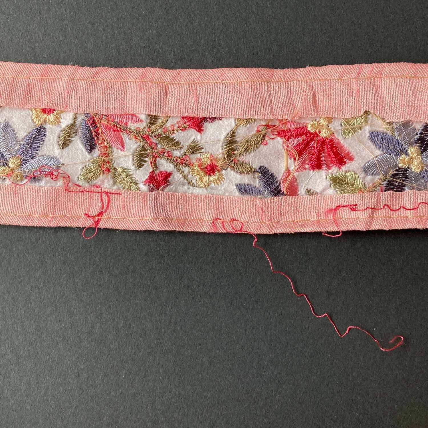 新作♡ いちごとチェリーの刺繍たらりんリボン