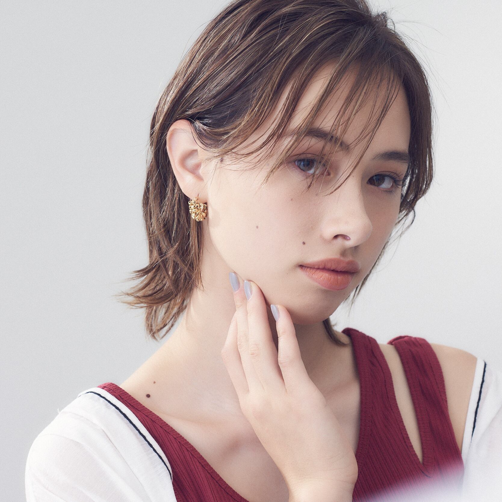 木村多江さん着用14kgf Gold square metal wrapped hoop pierced 木村多江さん着用14kgf Gold square metal wrapped hoop pierced