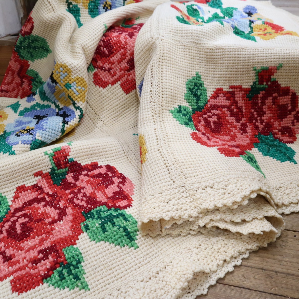 white×pink flower cross stitch knit rug [l-2471] | Fizzvintage
