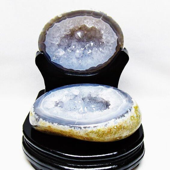 2Kg トレジャーメノウ アゲート 台座付属 原石 置物 一点物 175-1452