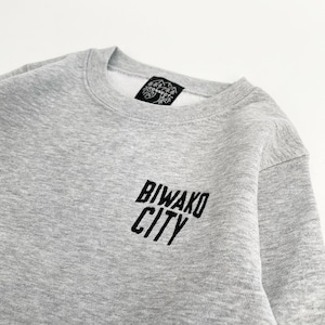 BIWAKO CITY / EMBROIDERY LOGO KIDS SWEAT SHIRTS