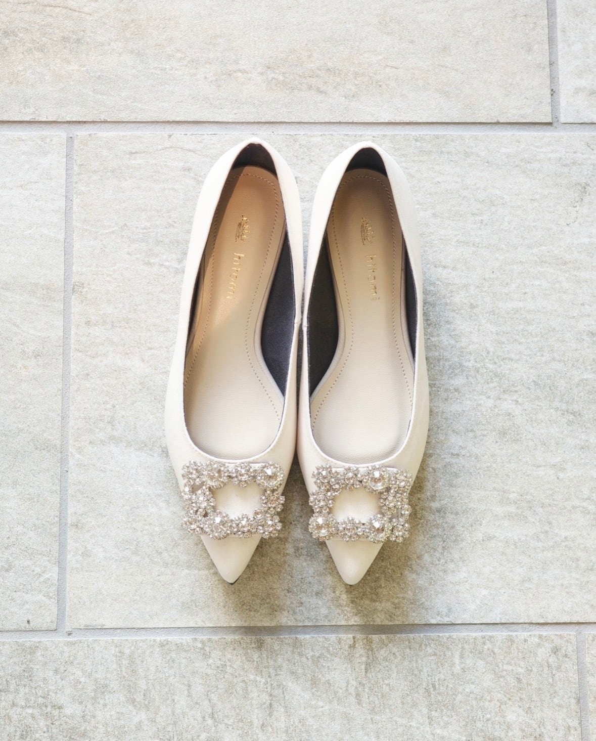 hitomi⭐︎アシンメトリービジューパンプス⭐︎ホワイト asymmetry bijou pumps / white beige | hitomi