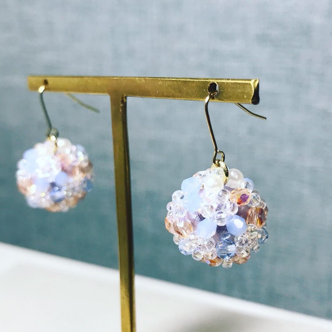 0039:三色カラーのスワロフスキー 一粒ピアス