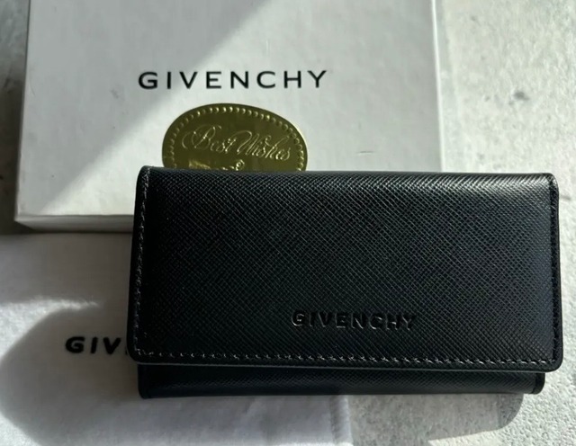 GIVENCHY 英字型押し キーケース ブラック 箱付き