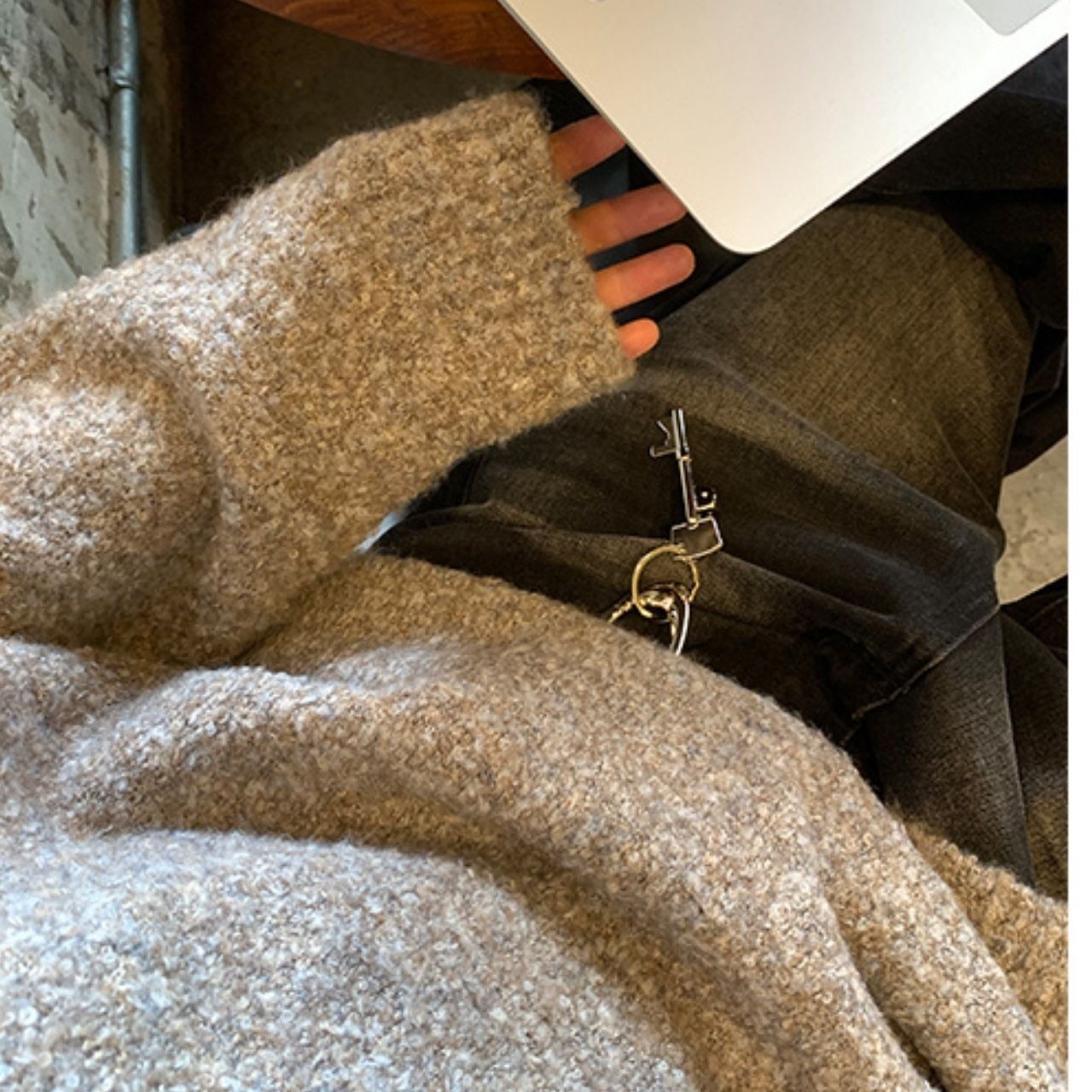 レトロVネックルーズシンプルニット　1081