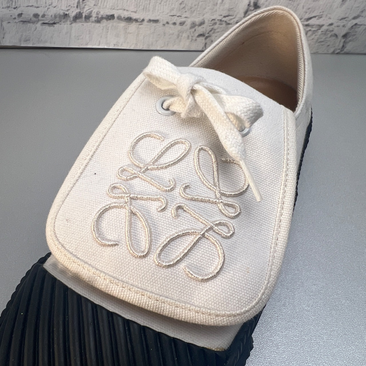 LOEWE アナグラム スニーカー ホワイト A-9591