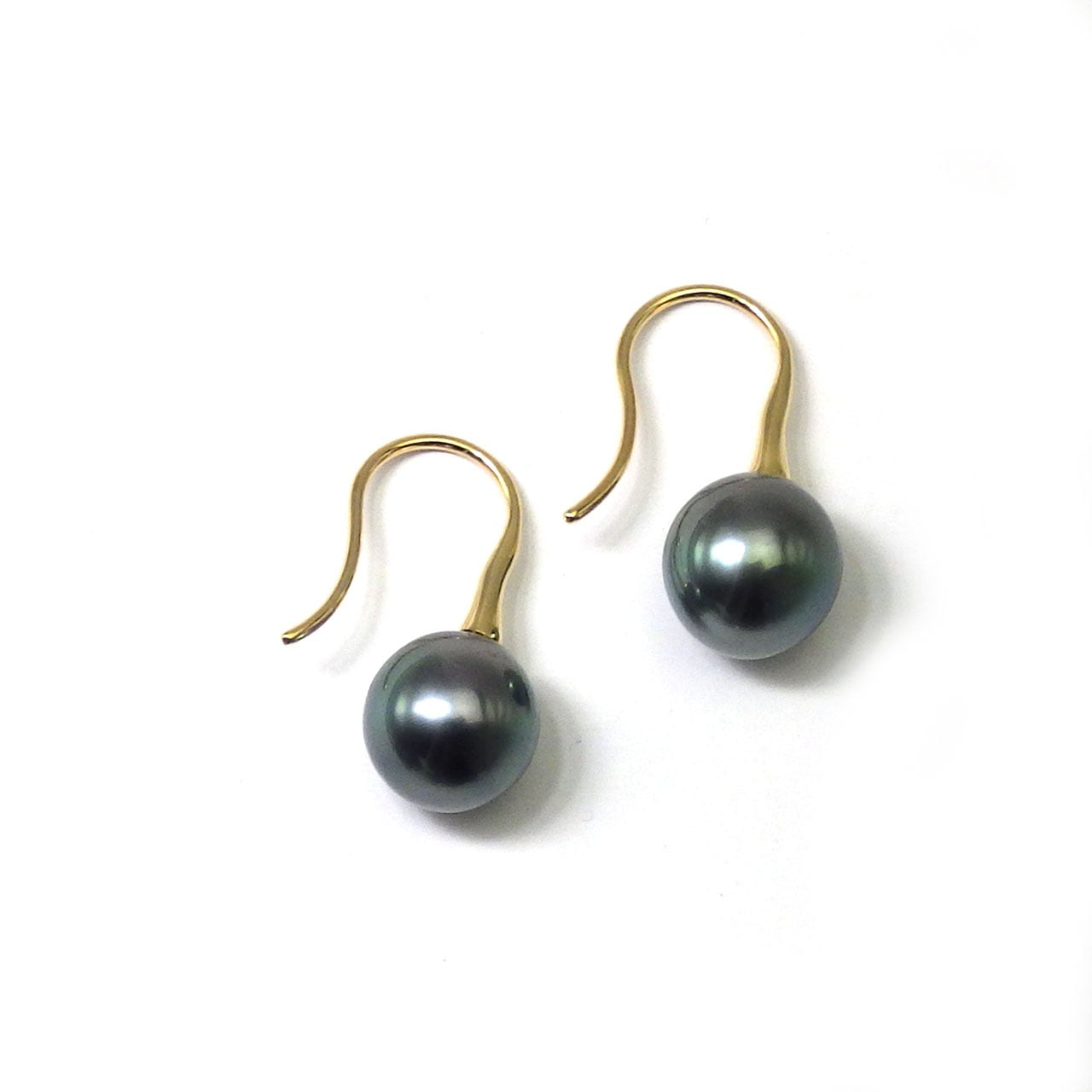 K18YG 南洋黒蝶真珠フックピアス 9.0－9.5mm（KR80205） | KAWABE