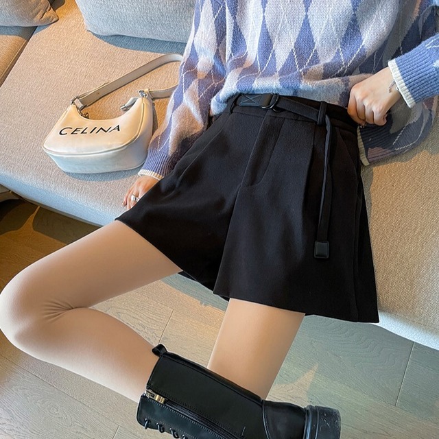 ショートパンツ タック ボトムス パンツ ズボン ミニ ミニ丈 ショート ショート丈 膝上 フレア Aライン ベルト ウエストマーク ポケット ハイウエスト かわいい 大人可愛い きれいめ シンプル 大人 上品 おしゃれ お洒落 大人可愛い 大人女子 こなれ感 ラフ キュート ガーリー とろみ感 抜け感 無地 10代 20代 30代 レディース 女性用 ママ 学生 通学 デート お出かけ 女子会 休日 イベント リゾート 旅行 着回し 普段使い スタイル 楽ちん モテ 美脚 黒 ブラック 茶色