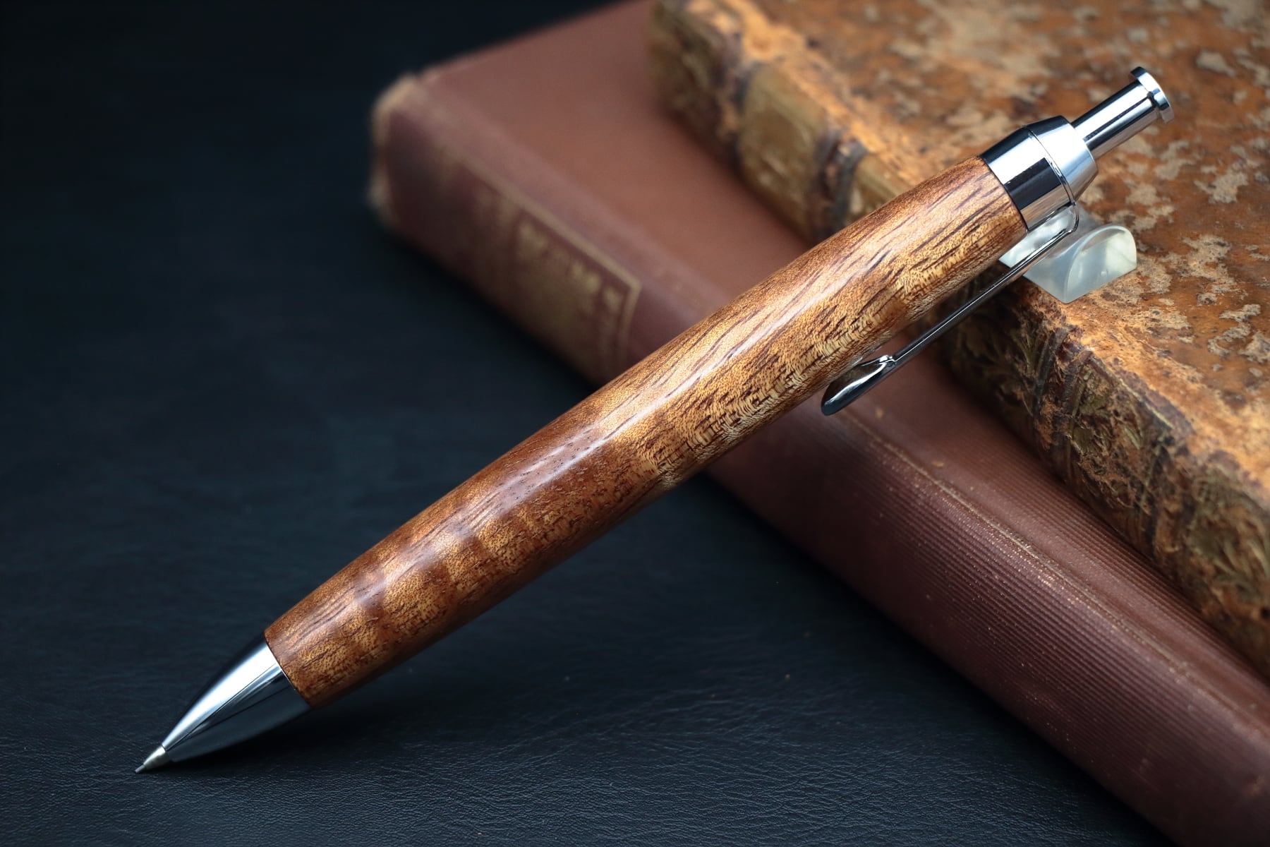 神が宿る木 ハワイアンコア カーリー 縮杢・Pencil 0.5mm」木軸 神が宿る木 ハワイアンコア カーリー 縮杢・Pencil 0.5mm」木軸