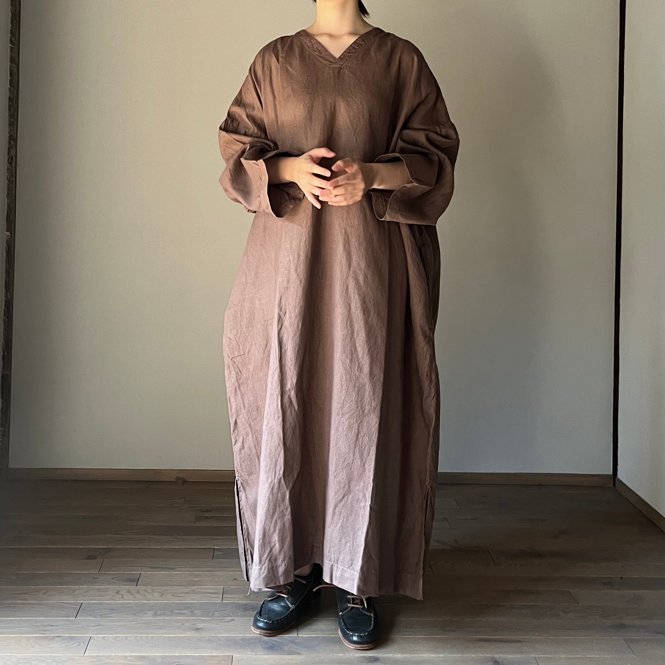 【MITTAN 】OP-06C 麻ワンピース　サイズ1 天然染　胡桃　麻素材 MITTAN OP-06C】綾織絹麻ワンピース 胡桃 サイズ1 MITTAN ミッタン OP