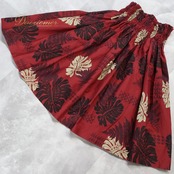 フラダンス 衣装 パウスカート レッド系 シングル モンステラ柄 パラパライ柄 かわいい 華やか 鮮やか 明るい ふわふわ ハワイアン アロハ ハワイアンプリント フラ ダンス レッスン 練習 ハワイアンスタイル 南国風 ダンスレッスン用