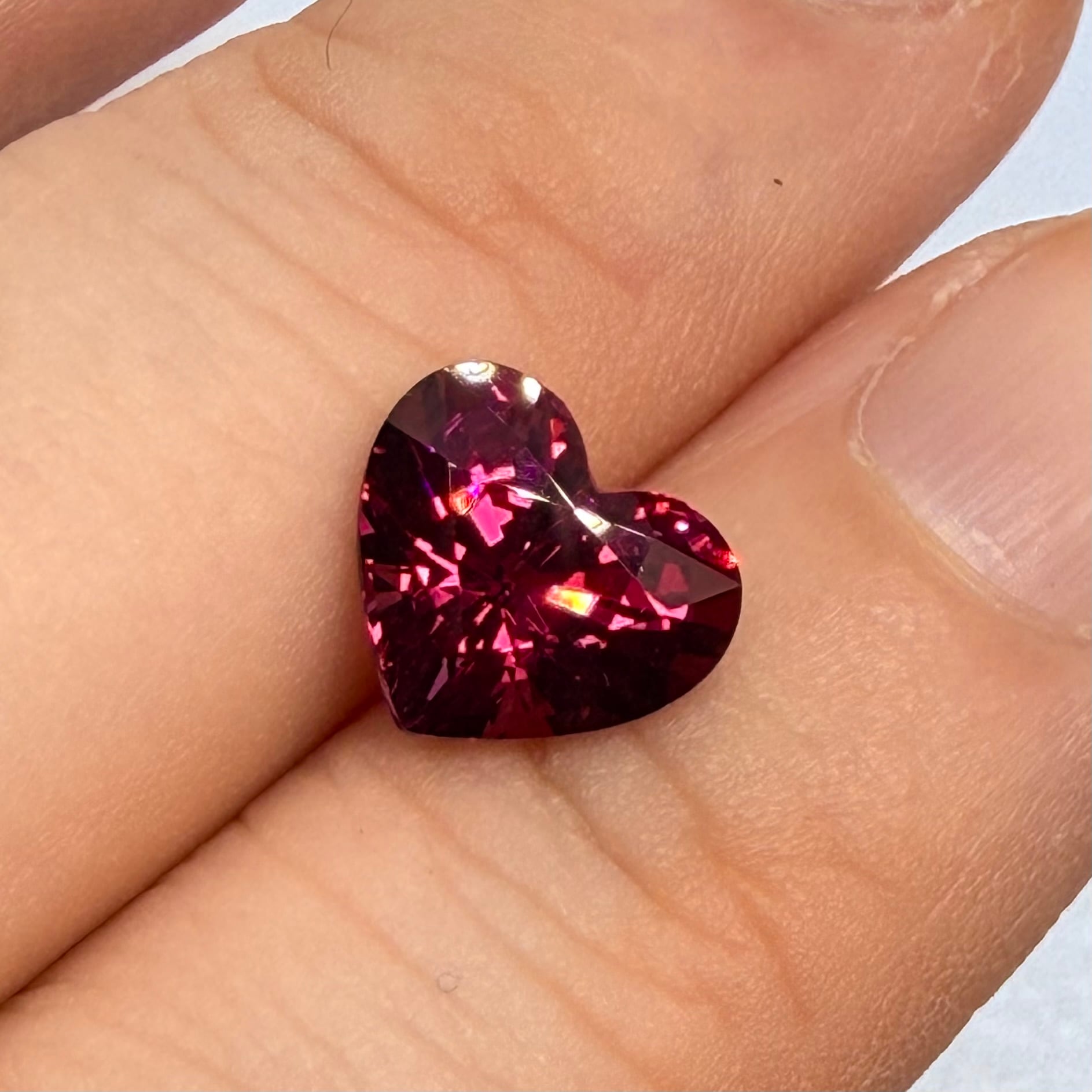 2026ラッキーカラー 情熱を感じるガーネット♡2