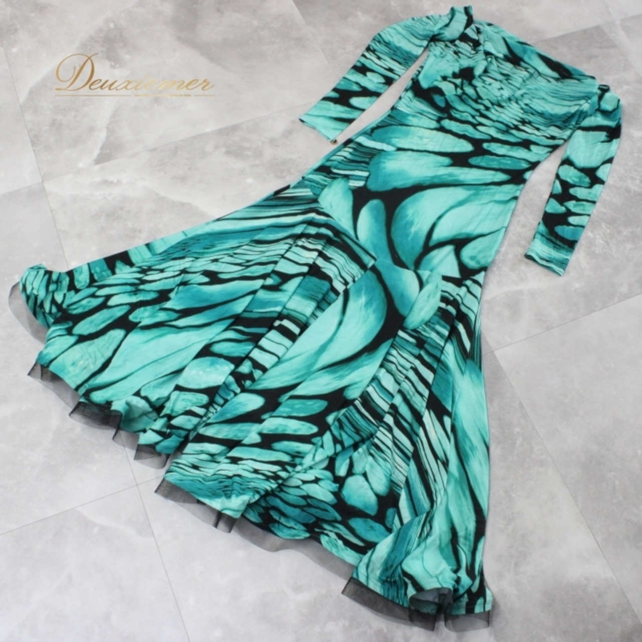 社交ダンス 衣装 スタンダード ドレス ワンピース レッスンウェア パーティドレス ESPEN SALBERG エスパンサルバーグ ブラック系 グリーン系 黒 緑 ストレッチ素材 イギリス製 社交ダンスドレス フィット感 総丈117cm シンプルデザイン エレガント 脚長効果 バルーンスカート ダンスウェア おしゃれ 高品質