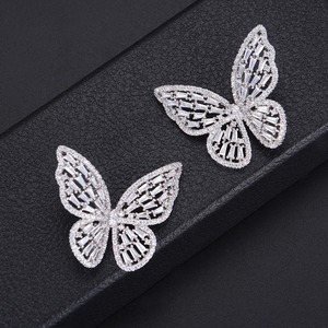 キラメキ蝶ピアス（大）Glitter butterfly earrings (large)