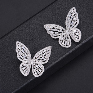 キラメキ蝶ピアス（大）Glitter butterfly earrings (large)