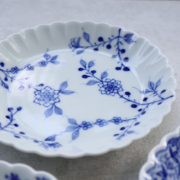 アウトレット】有田焼 菊型取皿（3柄） 100-144 | MARUFUKU utsuwanohana