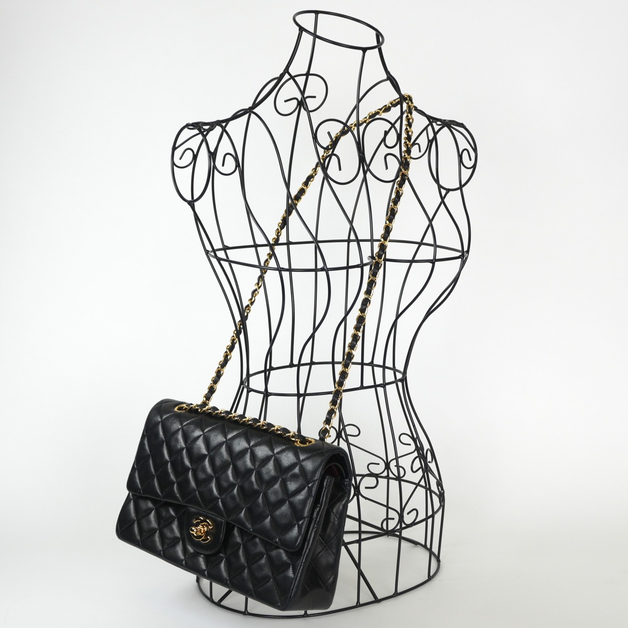 CHANEL シャネル マトラッセ 25 ラムスキン ダブルフラップ ダブルチェーン ショルダーバッグ ゴールド金具 ブラック 4番台