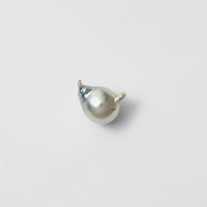 “daughter” Akoya pearl single earring /baroque