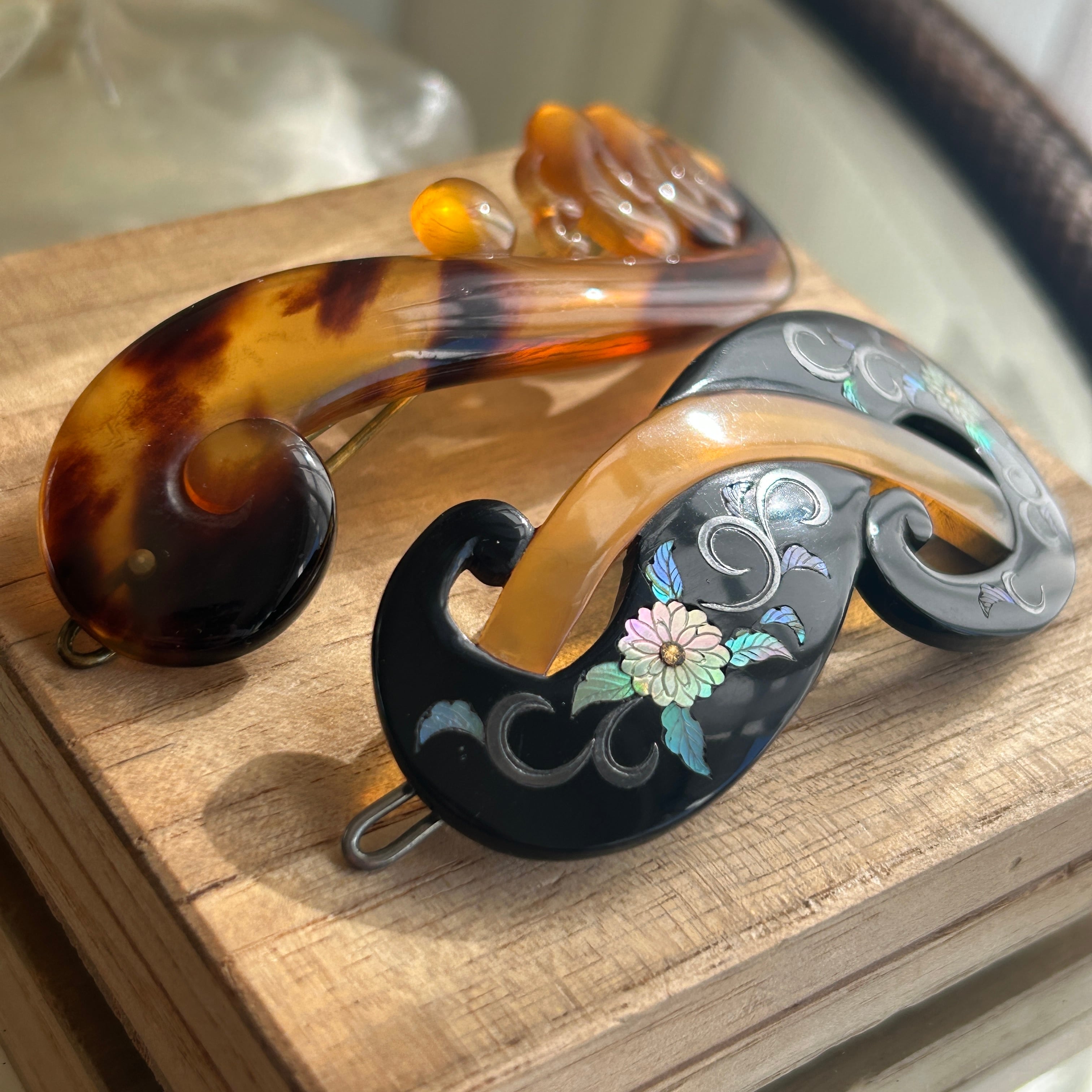 アンティーク　浪に飛沫しらたまの髪留め