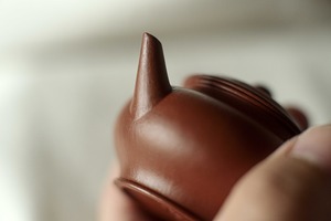 ＜予約商品＞宜興紫砂壺「扁燈」（約75cc・全手工）・趙莊朱泥嫩鉱/老鉱ブレンド（11月上旬発送予定）