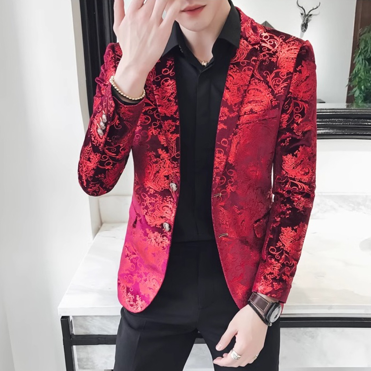 目立ちたいステージパフォーマーにぴったりのレッド花柄スーツジャケット　JA004