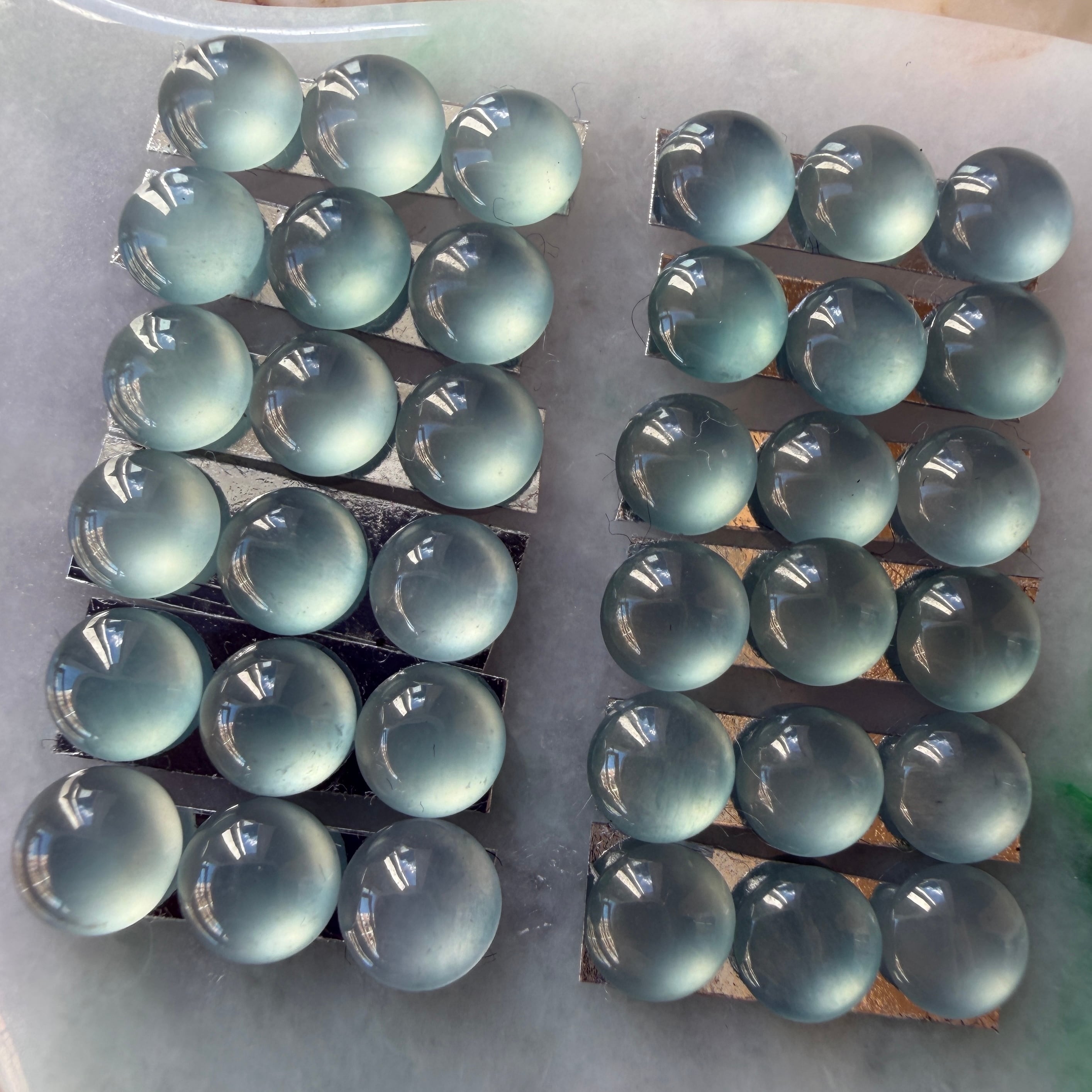 【比重：3.34】天然ヒスイ（硬玉）直径15mm 球 4個セット 5mm Ice Blue Jade 3pc Set | Victorian Box
