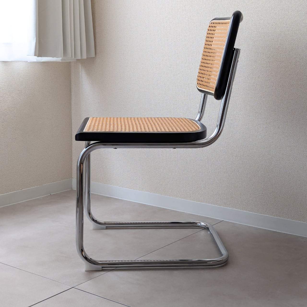 チェスカアームレスチェア ブラック | Reformo