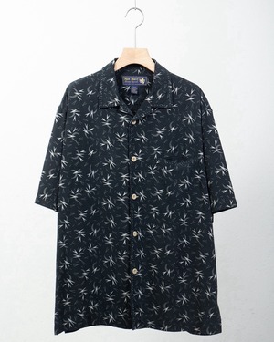 abstract patterned open collar all silk short sleeve shirt