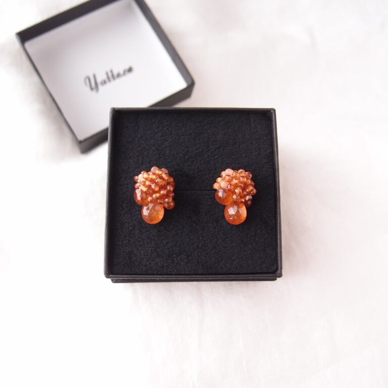【天然石刺繍/ピアス】 Orange Garnet × Sapphire × Sunstone Earrings