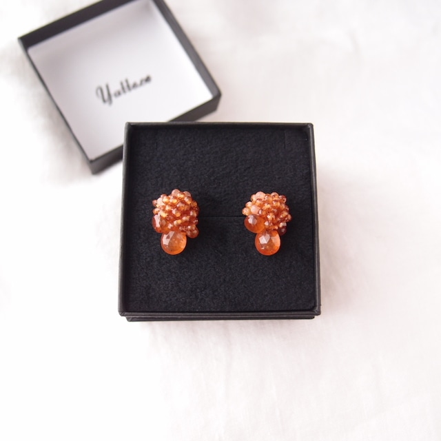 【天然石刺繍／ピアス】 Orange Garnet × Sapphire × Sunstone Earrings